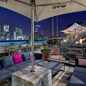 4* Hotell Doubletree By Hilton - Docklands Riverside